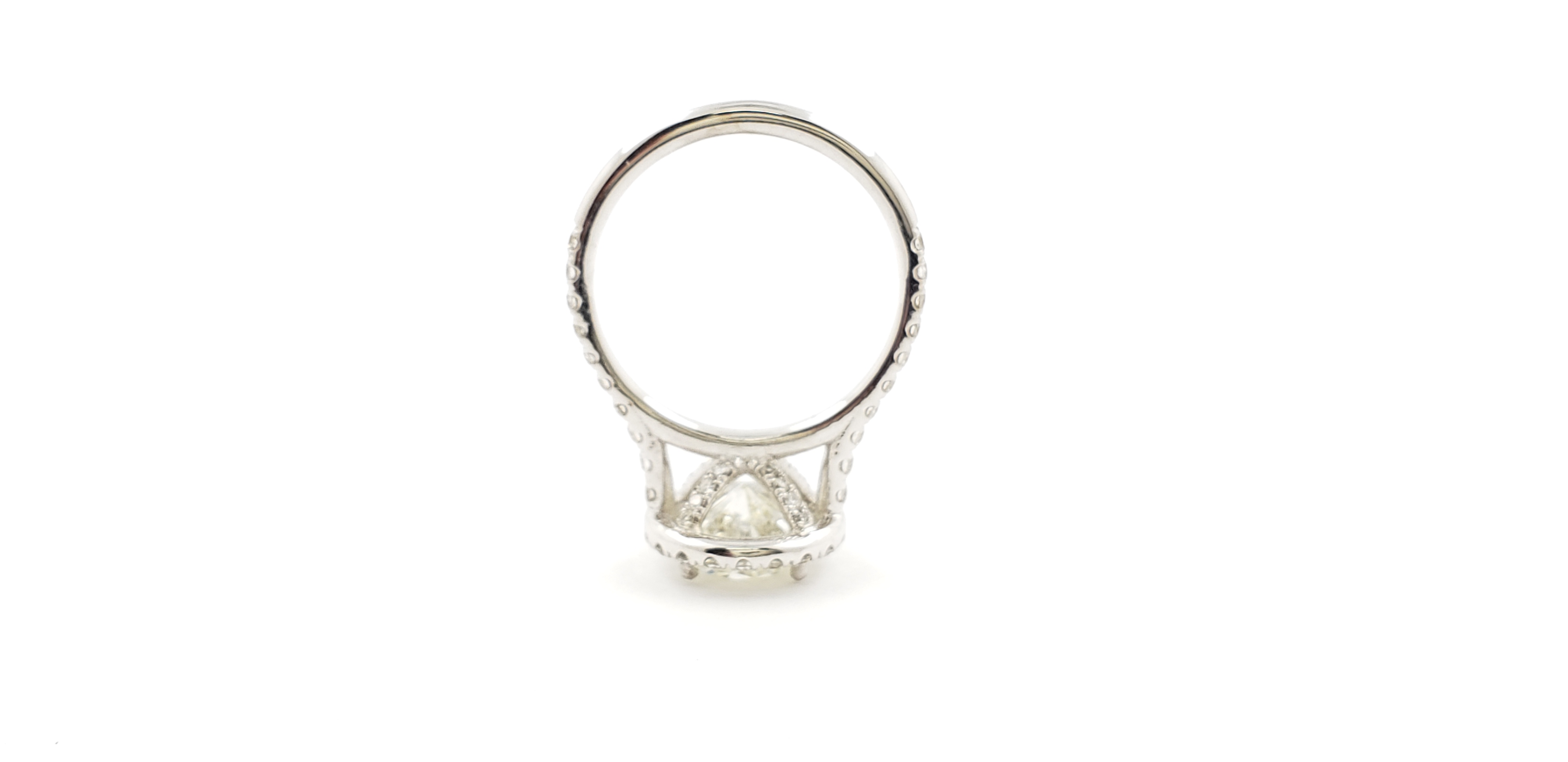 Round Shape Diamond Ring with Halo